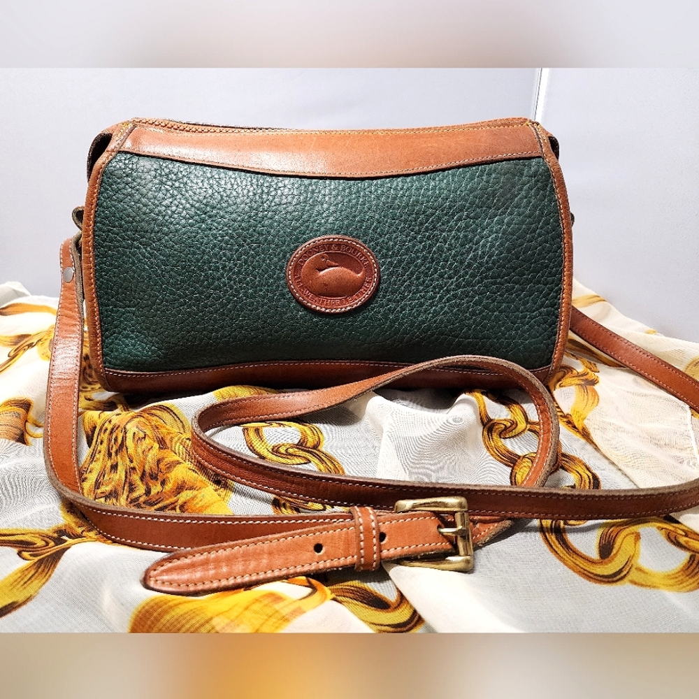 VTG Dooney & Bourke AWL Classic Ziptop Crossbody Bag